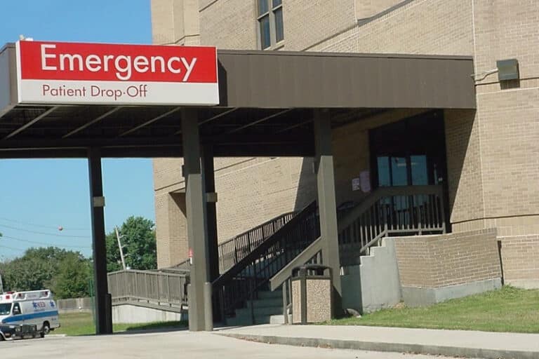 blog-emergency - Meurer & Potter, P.C. Signs your loved one is a victim of elder abuse - Meurer & Potter, P.C.