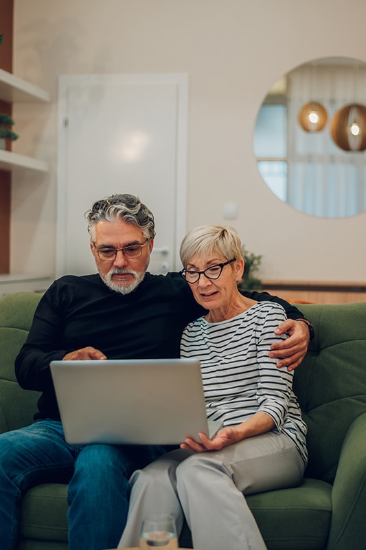 senior-couple-computer - Meurer & Potter, P.C. Lifetime Access, Lockbox and Residence Trusts - Meurer & Potter, P.C.